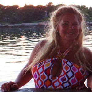 exaltée par ce déménagement Émilie - rencontre-MILF-Roubaix